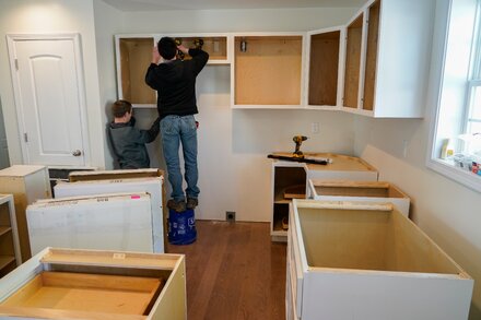 A modern kitchen with new cabinetry and appliances, symbolizing the impact of tariffs on kitchen components for home builders and homeowners.