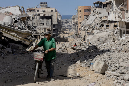 Residents Return to a Devastated Gaza City
