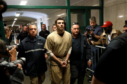 Luigi Mangione stands in court, represented by his lawyers, as they challenge a death penalty charge in a federal case.