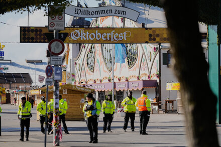Oktoberfest Shut Down in Munich Due to Bomb Threat Investigation