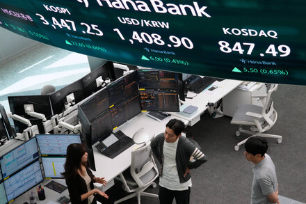 Stock charts show a decline while gold prices are on the rise, set against a backdrop of a government building, symbolizing economic shifts during a shutdown.