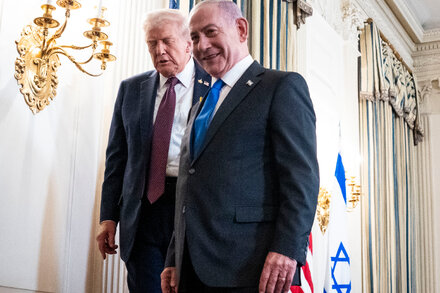 Donald Trump looking serious, overlaid with text about his plan to end the war in Gaza.